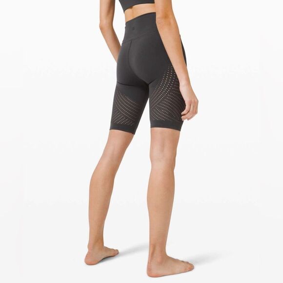 lululemon athletica Pants - Lululemon Size 6 Reveal Short Digital Rain Graphite Grey